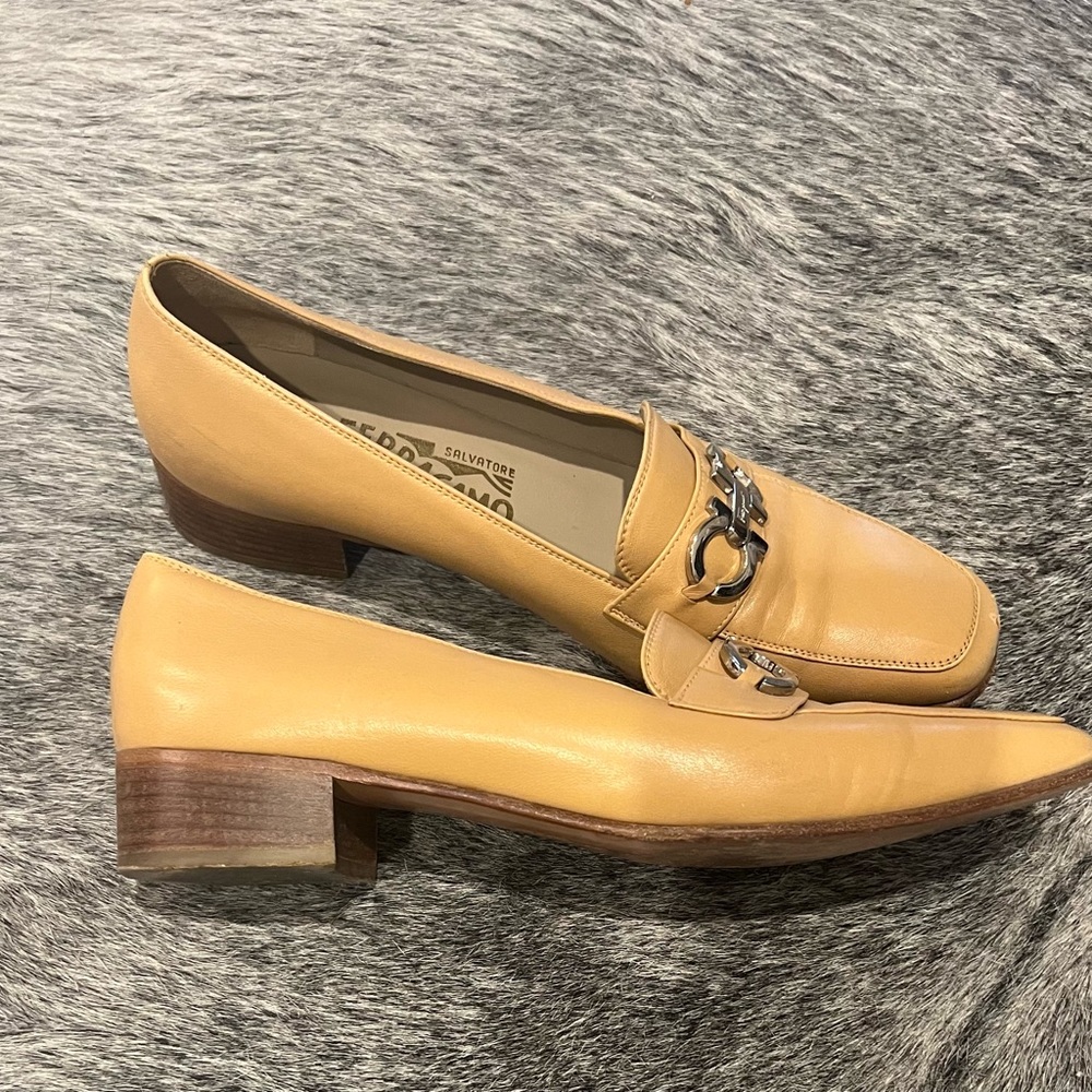 Salvatore Ferragamo Classic Loafers Size 9AA